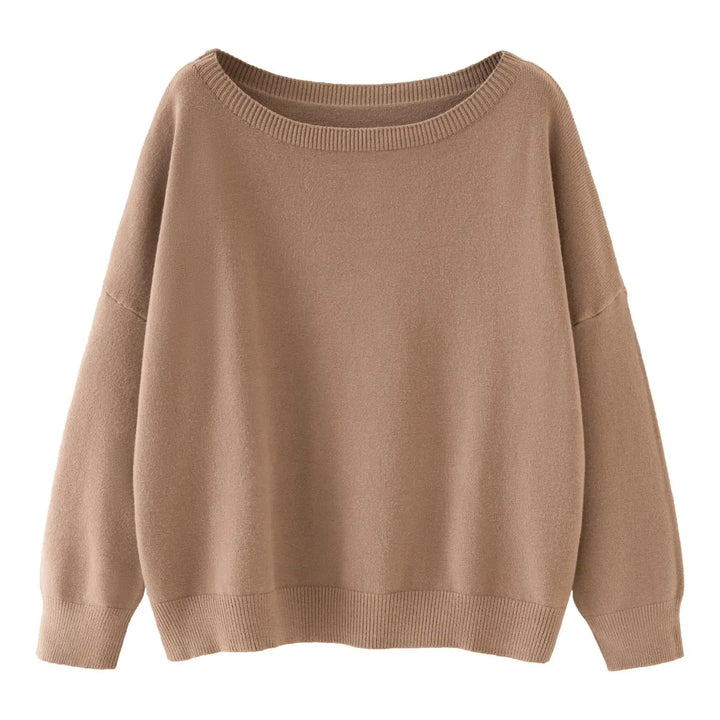 Sweter dzianinowy o casualowym stylu z opadającymi ramionami i długimi rękawami.