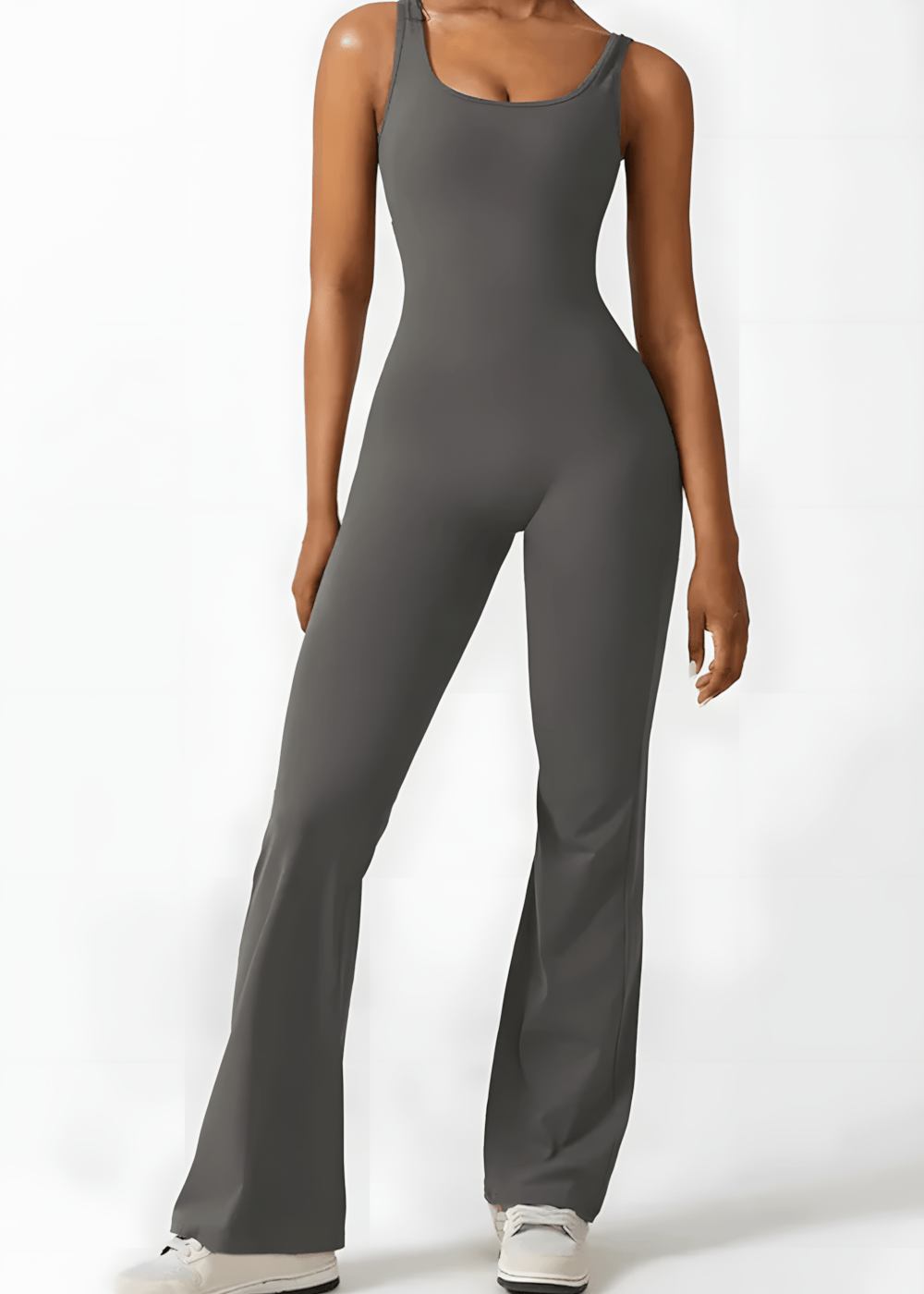 Wygodny kombinezon z rozszerzanymi nogawkami – efekt BBL