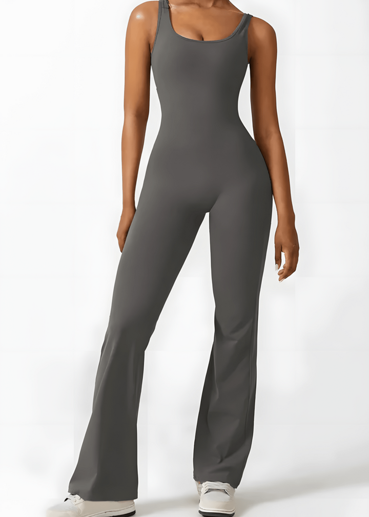 Wygodny kombinezon z rozszerzanymi nogawkami – efekt BBL