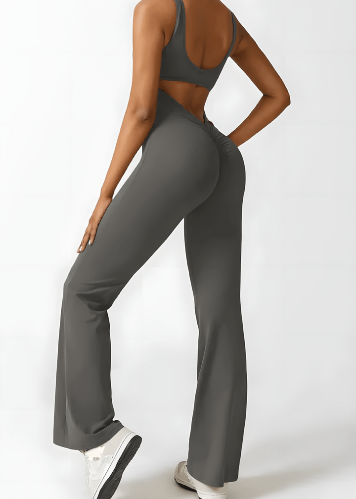 Wygodny kombinezon z rozszerzanymi nogawkami – efekt BBL