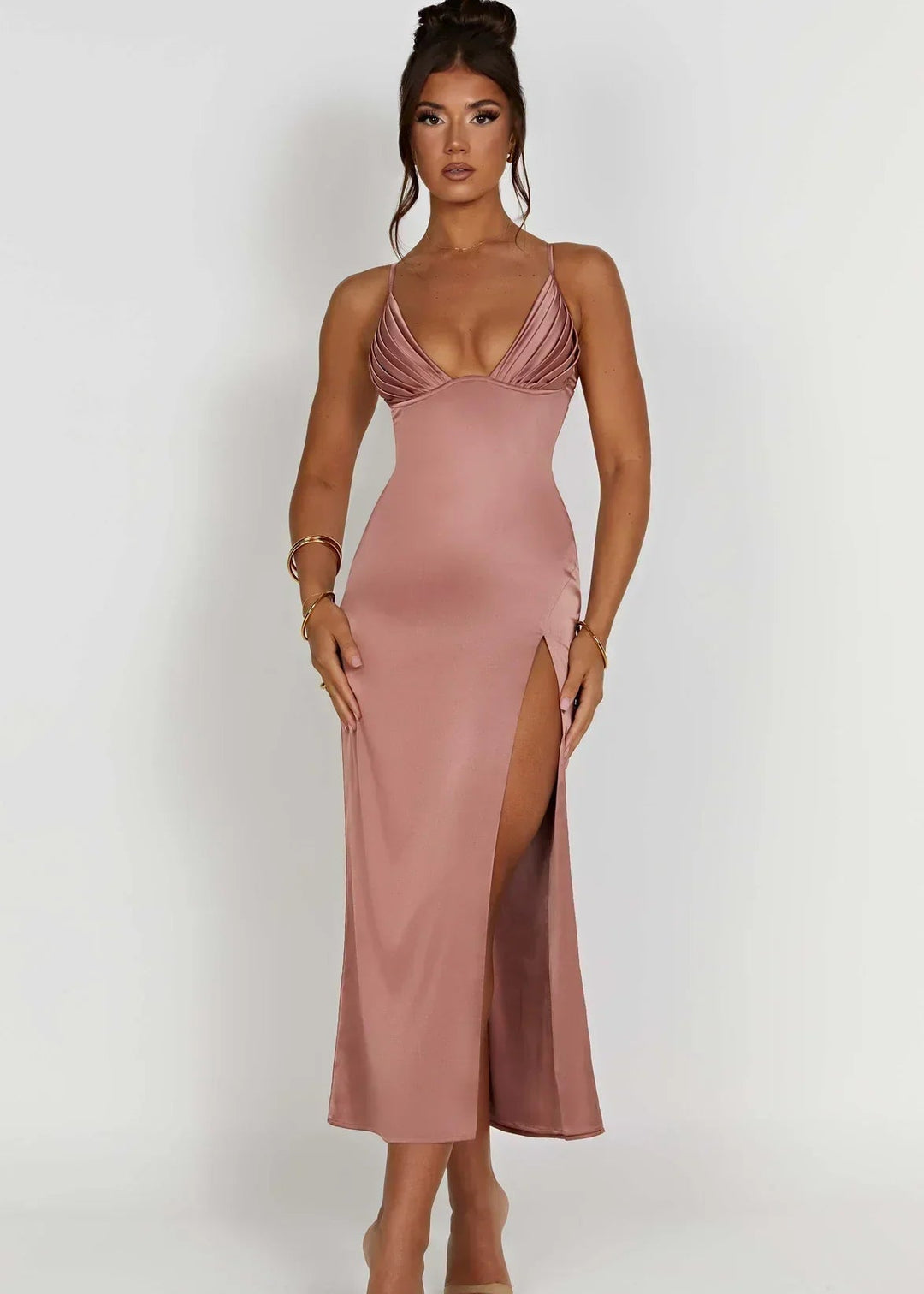 Szykowna sukienka midi – elegancka wieczorowa