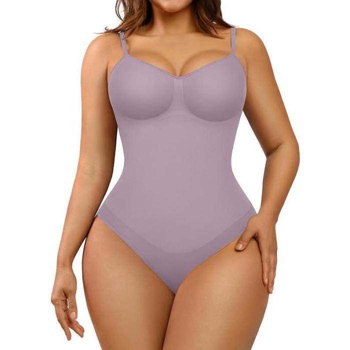 Bezszwowe body z zakrytym biustem i stringami – wygodna bielizna modelująca