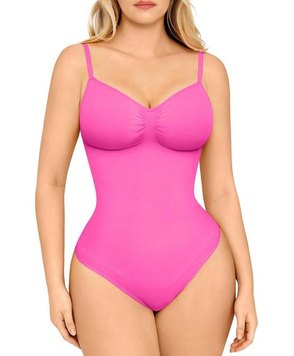 Bezszwowe body z zakrytym biustem i stringami – wygodna bielizna modelująca
