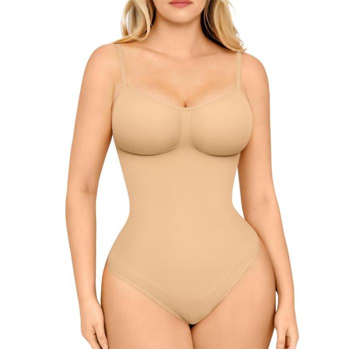 Bezszwowe body z zakrytym biustem i stringami – wygodna bielizna modelująca