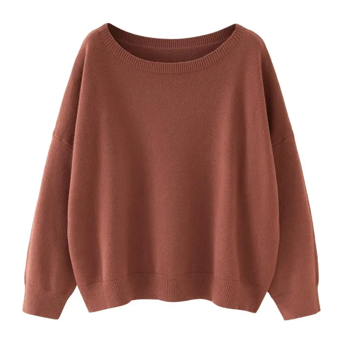 Sweter dzianinowy o casualowym stylu z opadającymi ramionami i długimi rękawami.