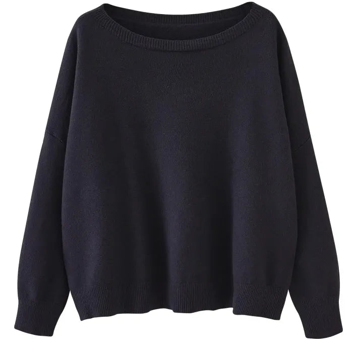 Sweter dzianinowy o casualowym stylu z opadającymi ramionami i długimi rękawami.