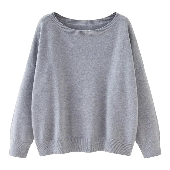 Sweter dzianinowy o casualowym stylu z opadającymi ramionami i długimi rękawami.